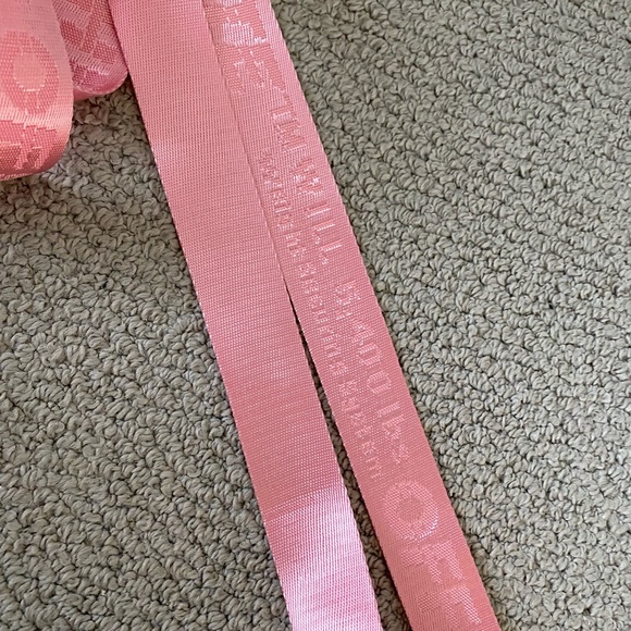 Pink belt - Picture 2 of 2